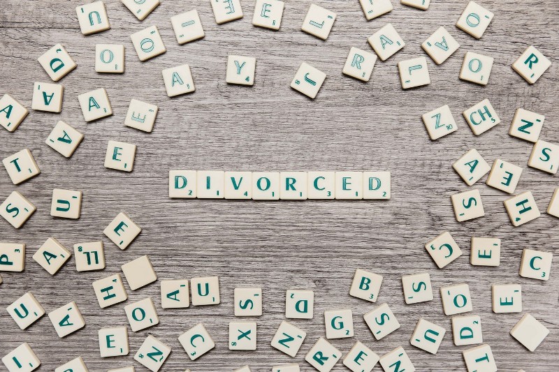 訴請離婚訴狀範例百百種，徵信社收費後愛用幾個有效手法